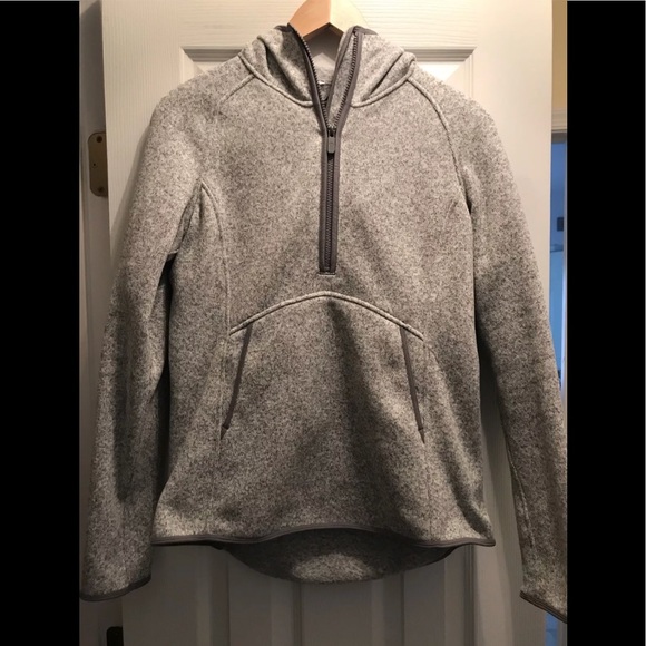 lululemon athletica Sweaters - Lululemon Gray Pullover Size 6. Excellent cond.!
